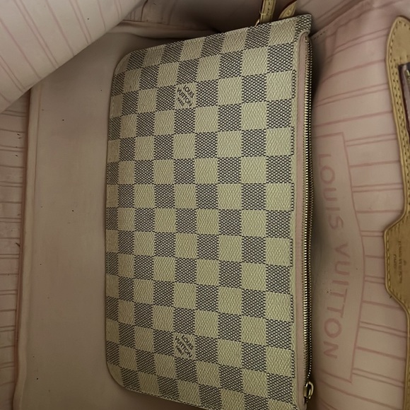 Almost brand new no stains excellent condition. - Picture 4 of 7